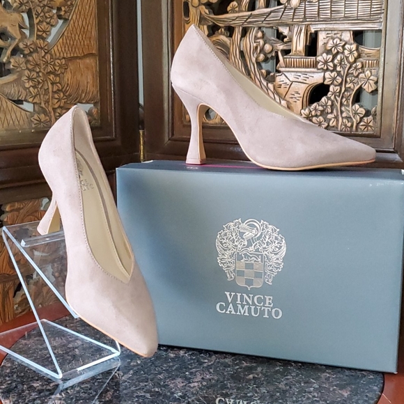 Vince Camuto Taupe Suede Pumps NWT 6 - Picture 2 of 12